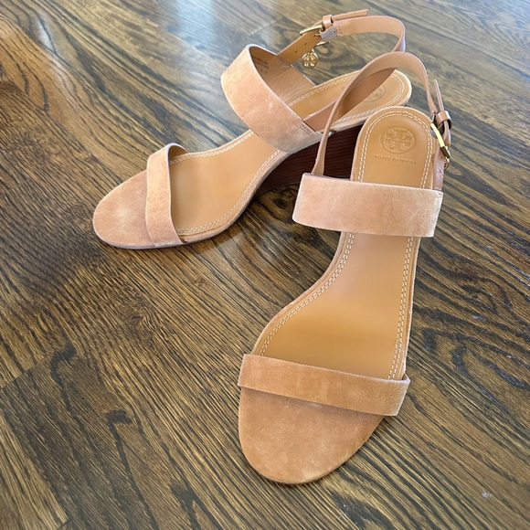 Tory Burch Mini Benton Wedged Sandal - Picture 4 of 6